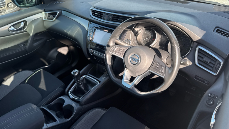 Nissan Qashqai 1.2 DiG-T N-Connecta 5dr Petrol Hatchback